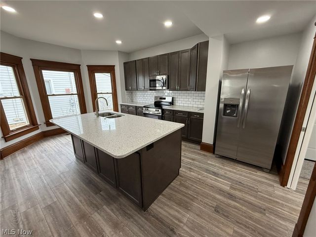 728 Oak Street NW, New Philadelphia, OH 44663