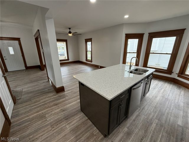 728 Oak Street NW, New Philadelphia, OH 44663