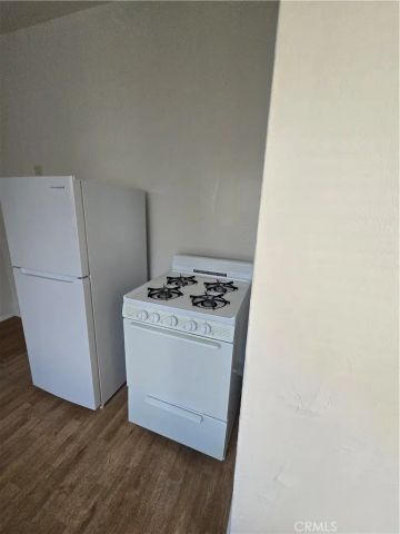 551 W 10th Street 9, Long Beach, CA 90813