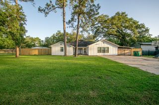 106 County Road 904, Alvin, TX 77511