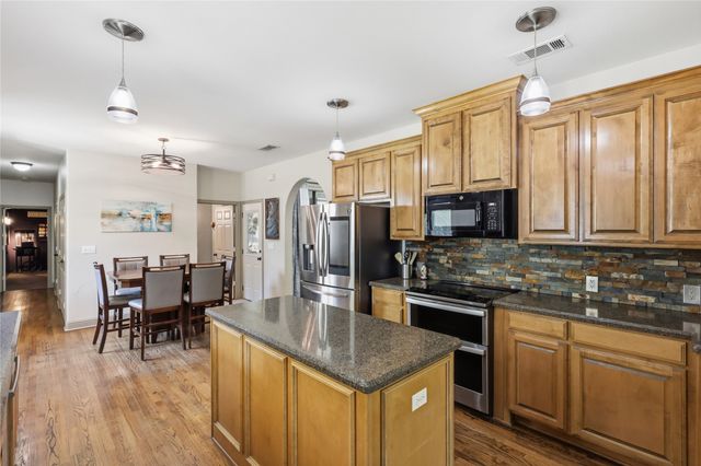 13989 Windham Drive, Van Alstyne, TX 75495