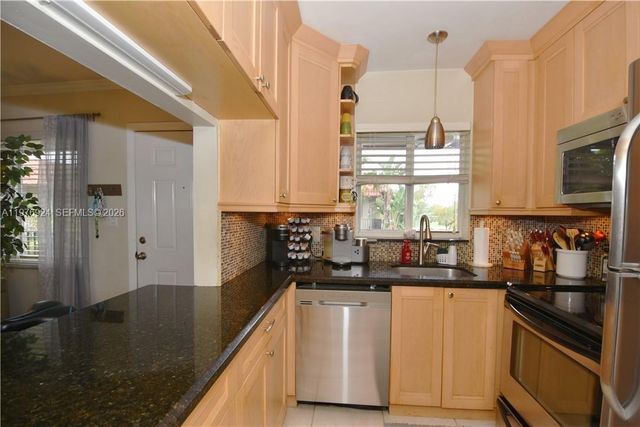 3050 NE 5th Terrace 8, Wilton Manors, FL 33334