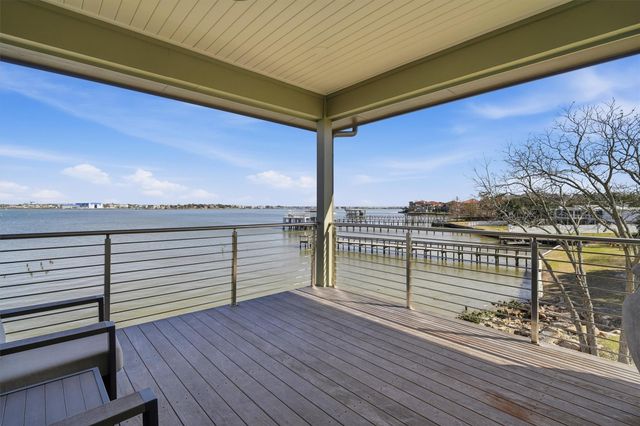 2002 Cove Park Drive, Kemah, TX 77565