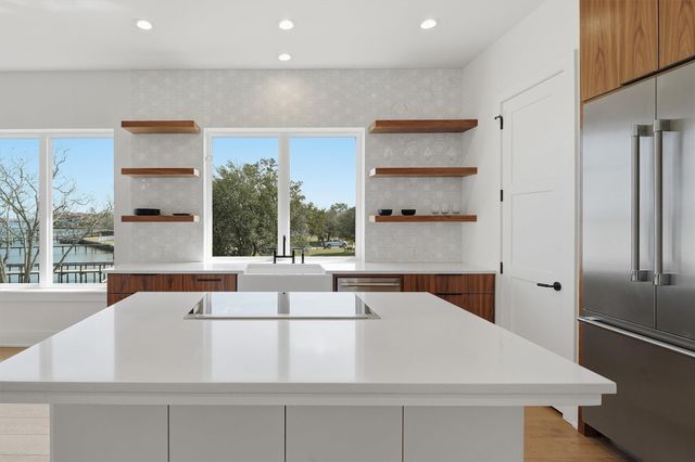 2002 Cove Park Drive, Kemah, TX 77565