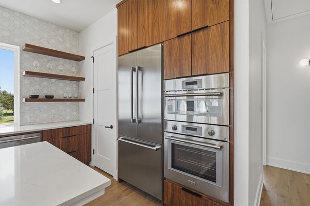 2002 Cove Park Drive, Kemah, TX 77565