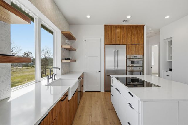 2002 Cove Park Drive, Kemah, TX 77565