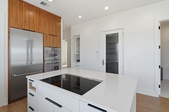 2002 Cove Park Drive, Kemah, TX 77565