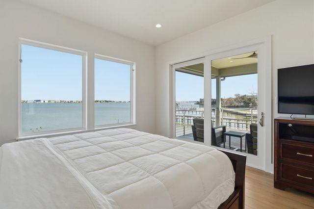 2002 Cove Park Drive, Kemah, TX 77565