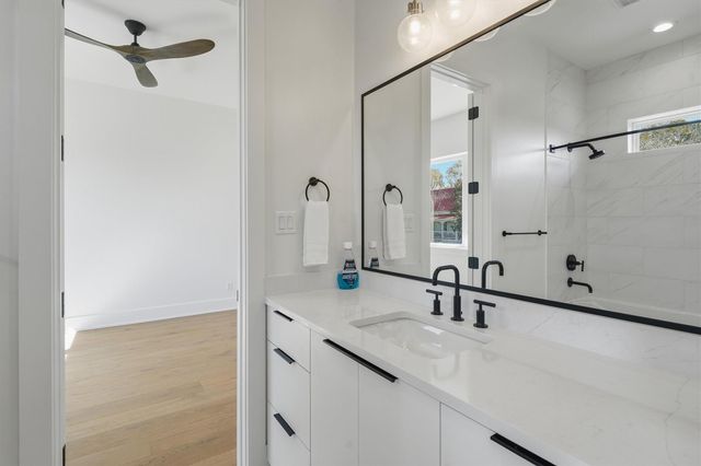 2002 Cove Park Drive, Kemah, TX 77565