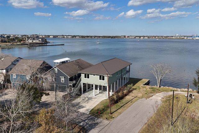 2002 Cove Park Drive, Kemah, TX 77565