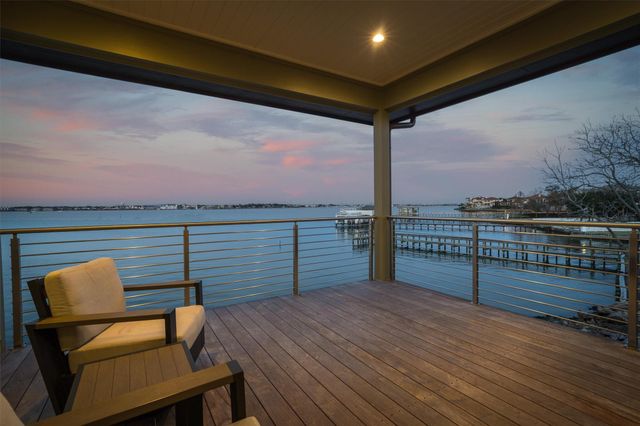 2002 Cove Park Drive, Kemah, TX 77565