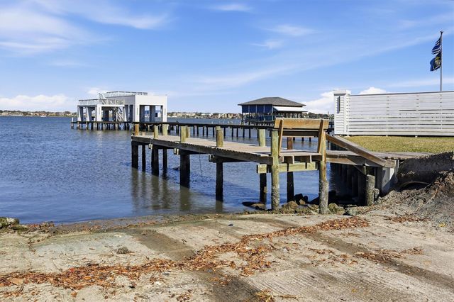 2002 Cove Park Drive, Kemah, TX 77565