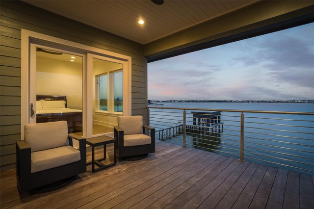 2002 Cove Park Drive, Kemah, TX 77565