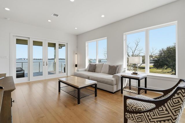 2002 Cove Park Drive, Kemah, TX 77565