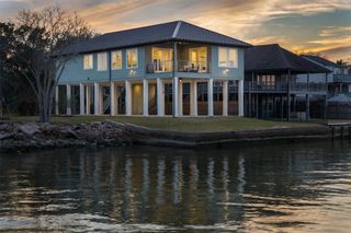 2002 Cove Park Drive, Kemah, TX 77565