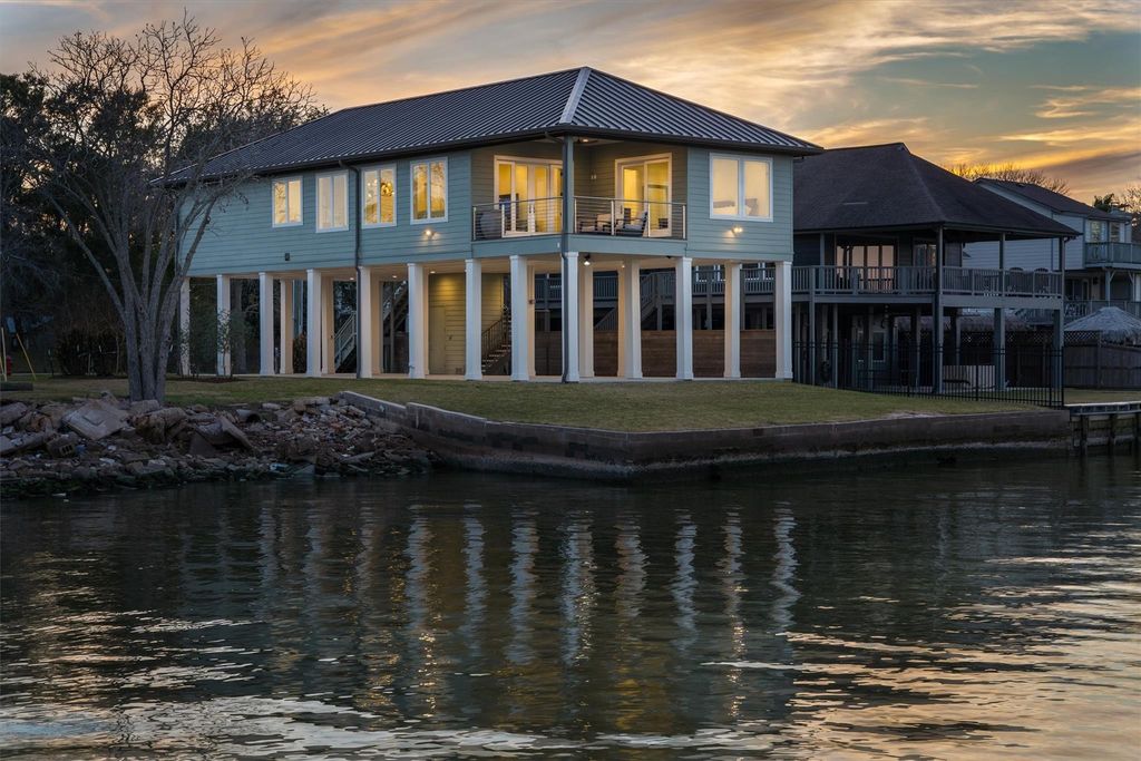 2002 Cove Park Drive, Kemah, TX 77565