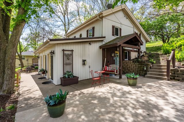 124 Oak Street, Leclaire, IA 52753