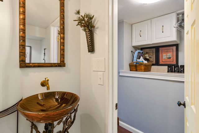124 Oak Street, Leclaire, IA 52753