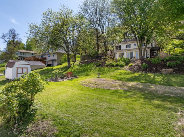 124 Oak Street, Leclaire, IA 52753