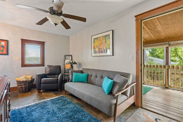 124 Oak Street, Leclaire, IA 52753