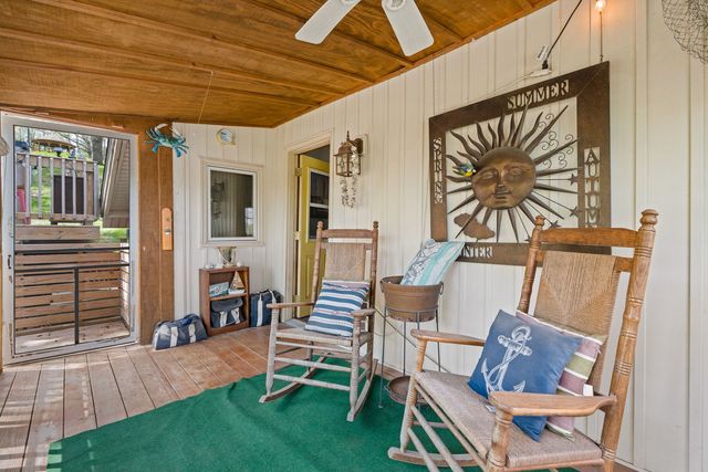 124 Oak Street, Leclaire, IA 52753