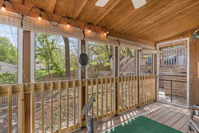 124 Oak Street, Leclaire, IA 52753