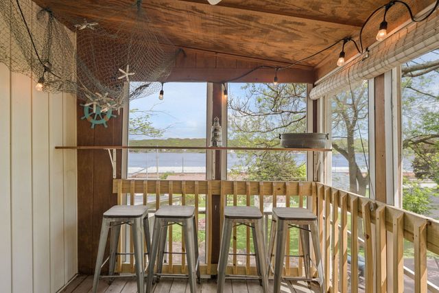 124 Oak Street, Leclaire, IA 52753