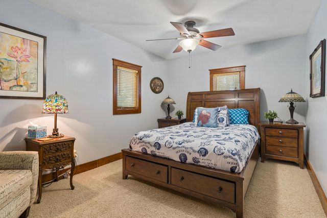 124 Oak Street, Leclaire, IA 52753