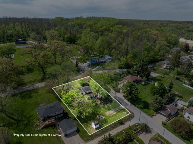 124 Oak Street, Leclaire, IA 52753