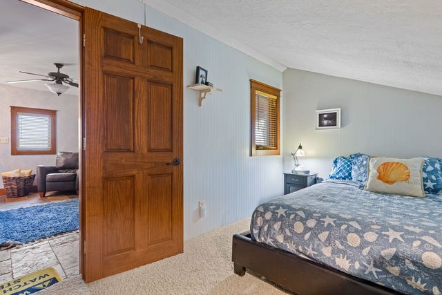 124 Oak Street, Leclaire, IA 52753