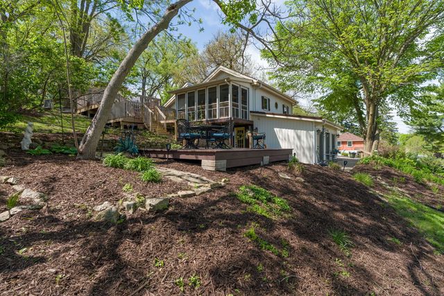 124 Oak Street, Leclaire, IA 52753