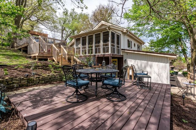 124 Oak Street, Leclaire, IA 52753