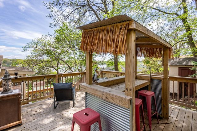 124 Oak Street, Leclaire, IA 52753
