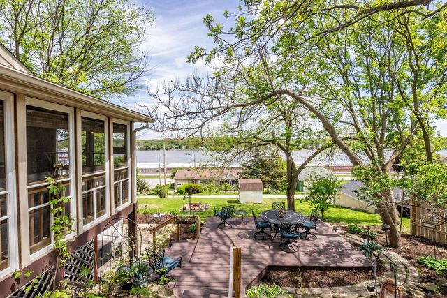 124 Oak Street, Leclaire, IA 52753