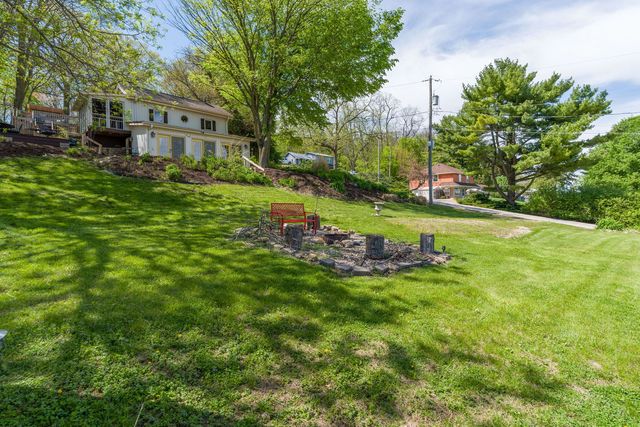 124 Oak Street, Leclaire, IA 52753