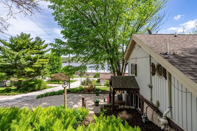 124 Oak Street, Leclaire, IA 52753