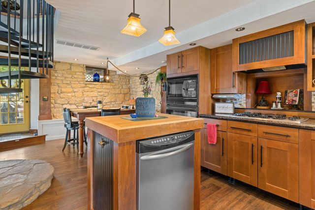 124 Oak Street, Leclaire, IA 52753