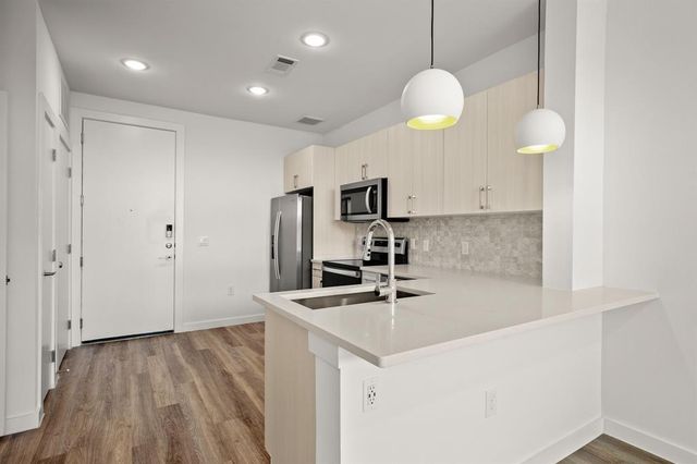 6324 N Lamar BLVD 404, Austin, TX 78752