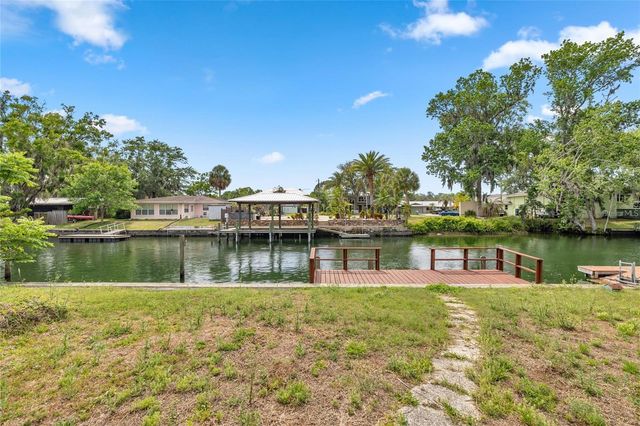 1218 SE 4TH AVENUE, Crystal River, FL 34429