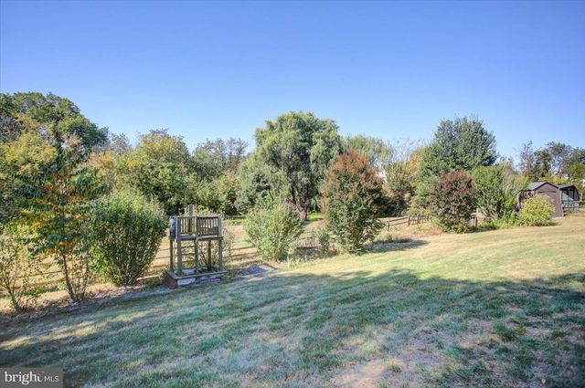 822 LINDIA RD, Chambersburg, PA 17201