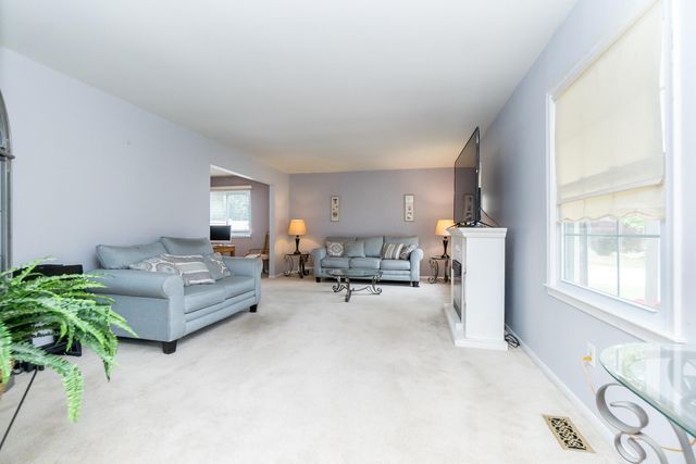 25569 Kilreigh Drive, Farmington Hills, MI 48336