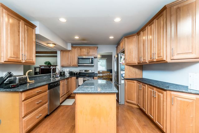 25569 Kilreigh Drive, Farmington Hills, MI 48336