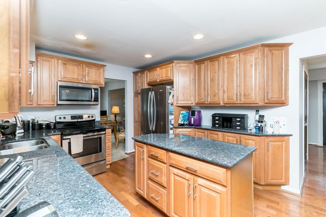 25569 Kilreigh Drive, Farmington Hills, MI 48336