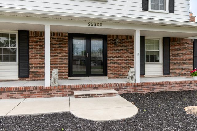 25569 Kilreigh Drive, Farmington Hills, MI 48336