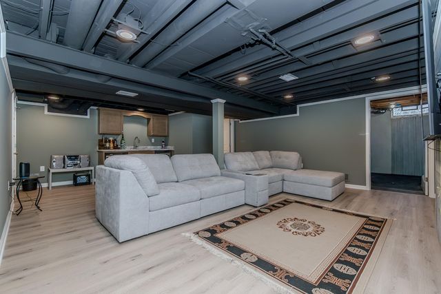 25569 Kilreigh Drive, Farmington Hills, MI 48336