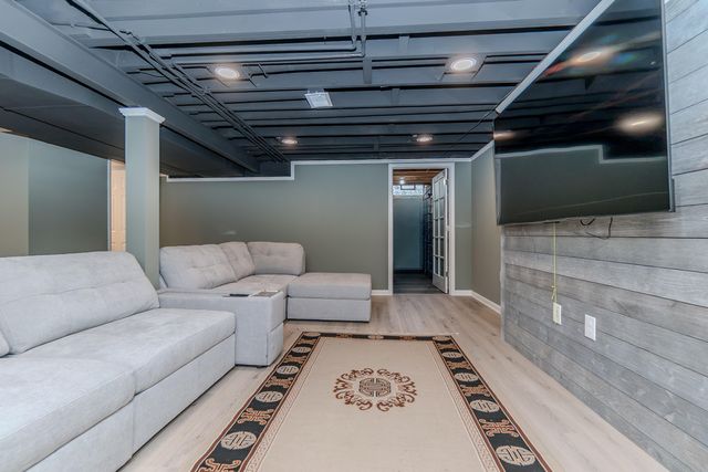 25569 Kilreigh Drive, Farmington Hills, MI 48336