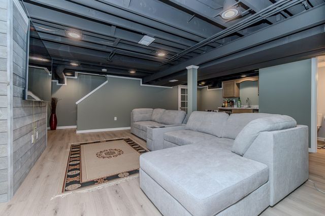 25569 Kilreigh Drive, Farmington Hills, MI 48336