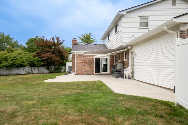 25569 Kilreigh Drive, Farmington Hills, MI 48336