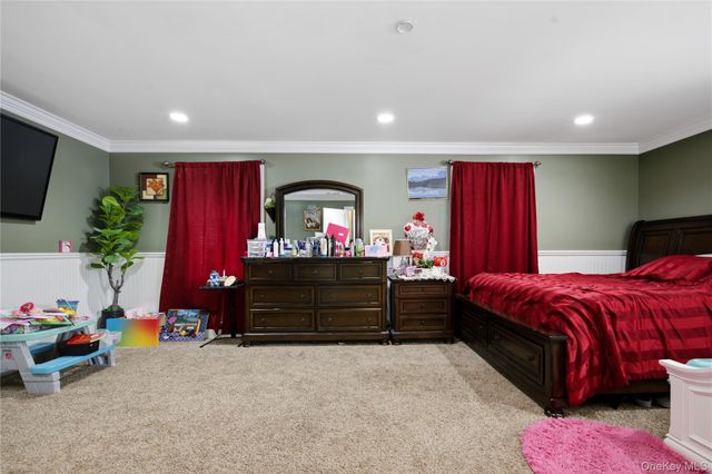 5 Wheeler Court, Deer Park, NY 11729