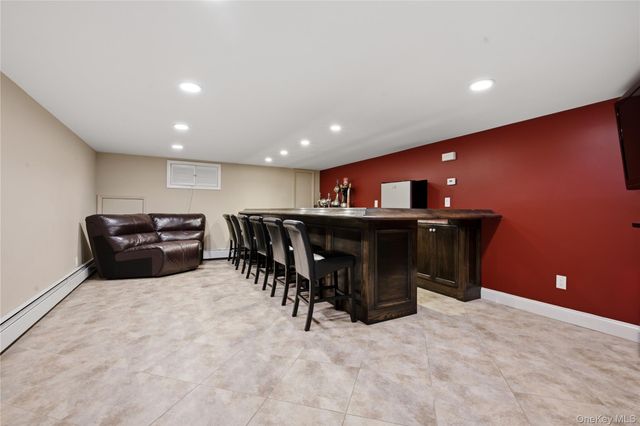 5 Wheeler Court, Deer Park, NY 11729